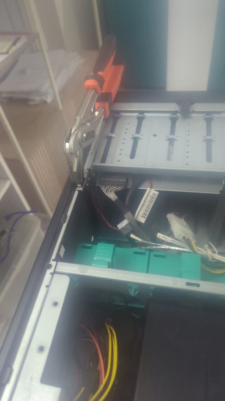 Configurazione di Diablo con pannelli e convogliatori che simulano il case chiuso.